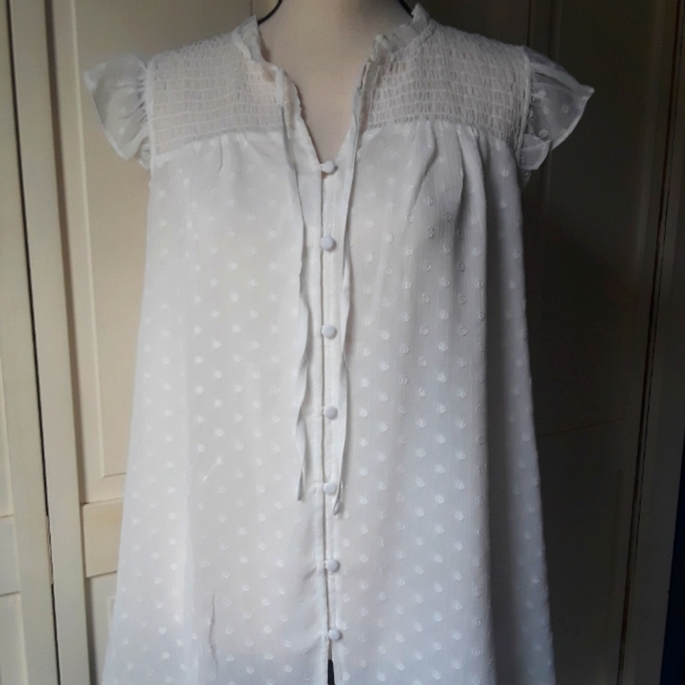 Torrid Clip Dot Smocked Button Down Tank Size Large